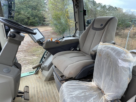 2023 John Deere 8R 250 Photo 5