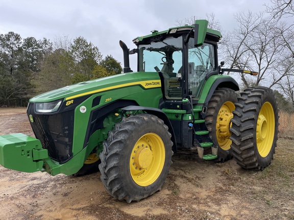2023 John Deere 8R 250 Photo 2