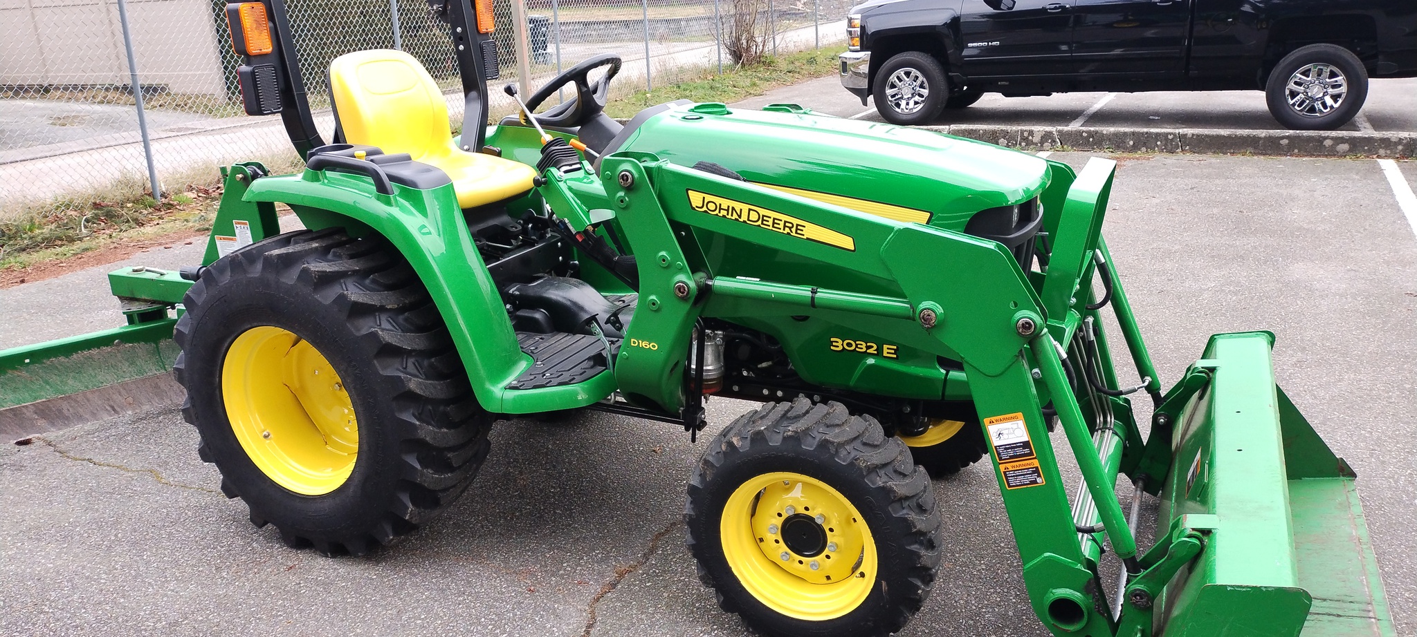 2016 John Deere 3032E Image 3