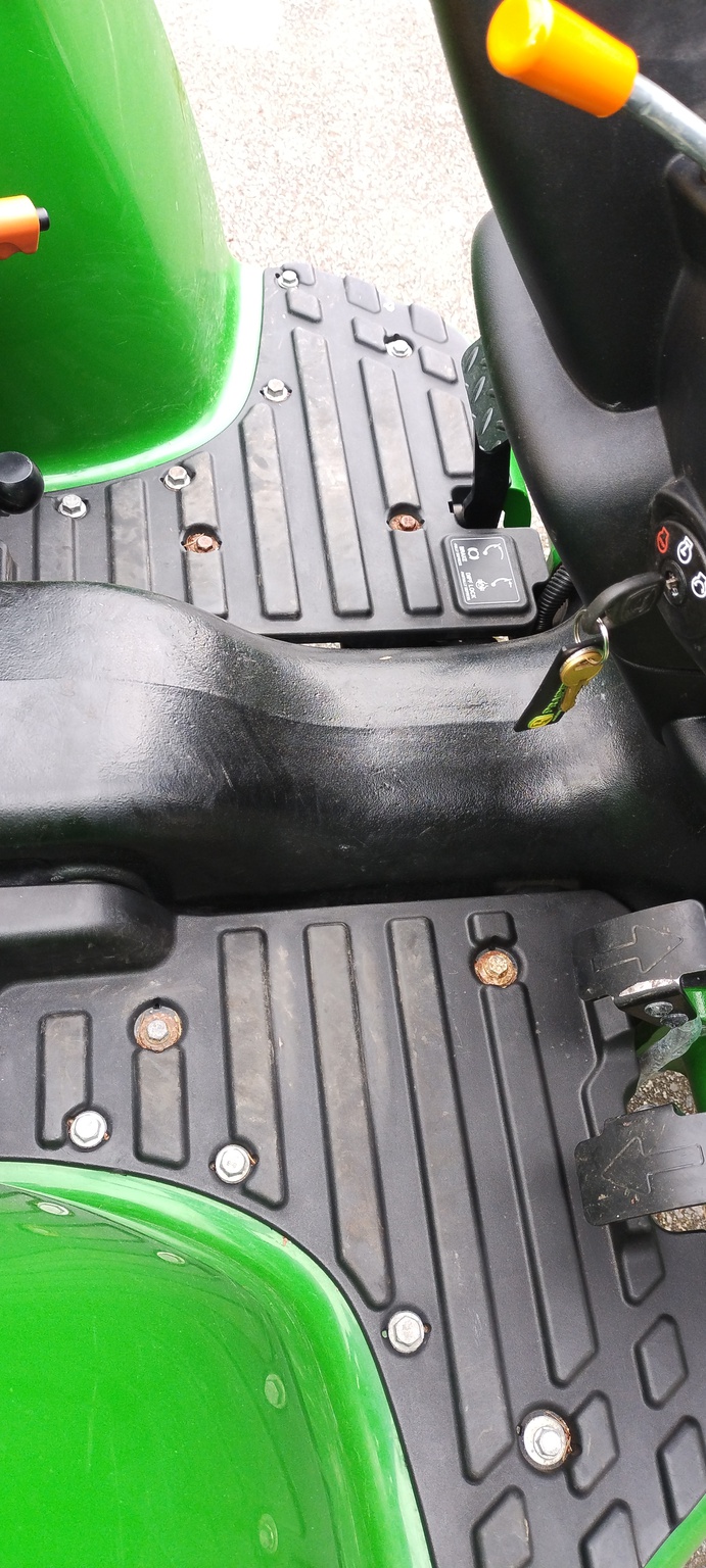 2016 John Deere 3032E Image 6