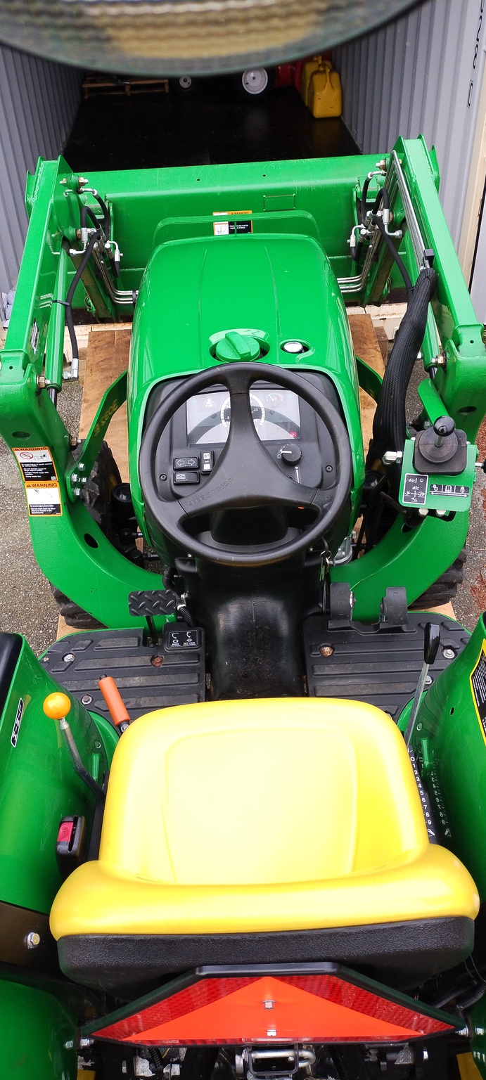 2016 John Deere 3032E Image 8