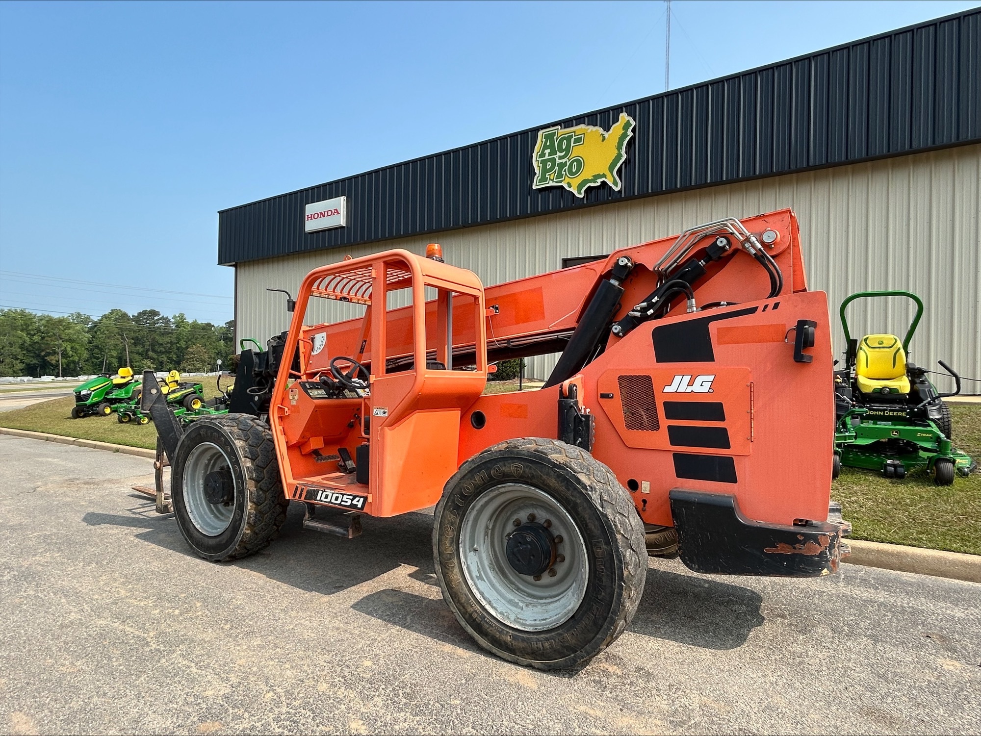 2018 Skytrak 10054 Image 2