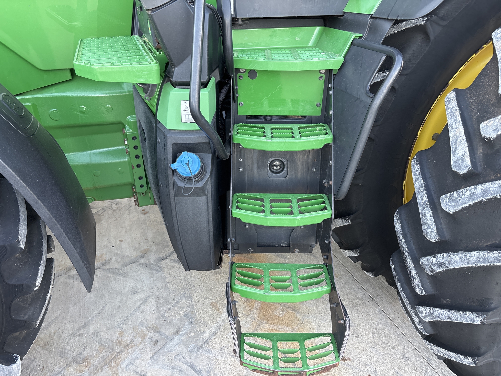 2021 John Deere 8R 310 Image 25