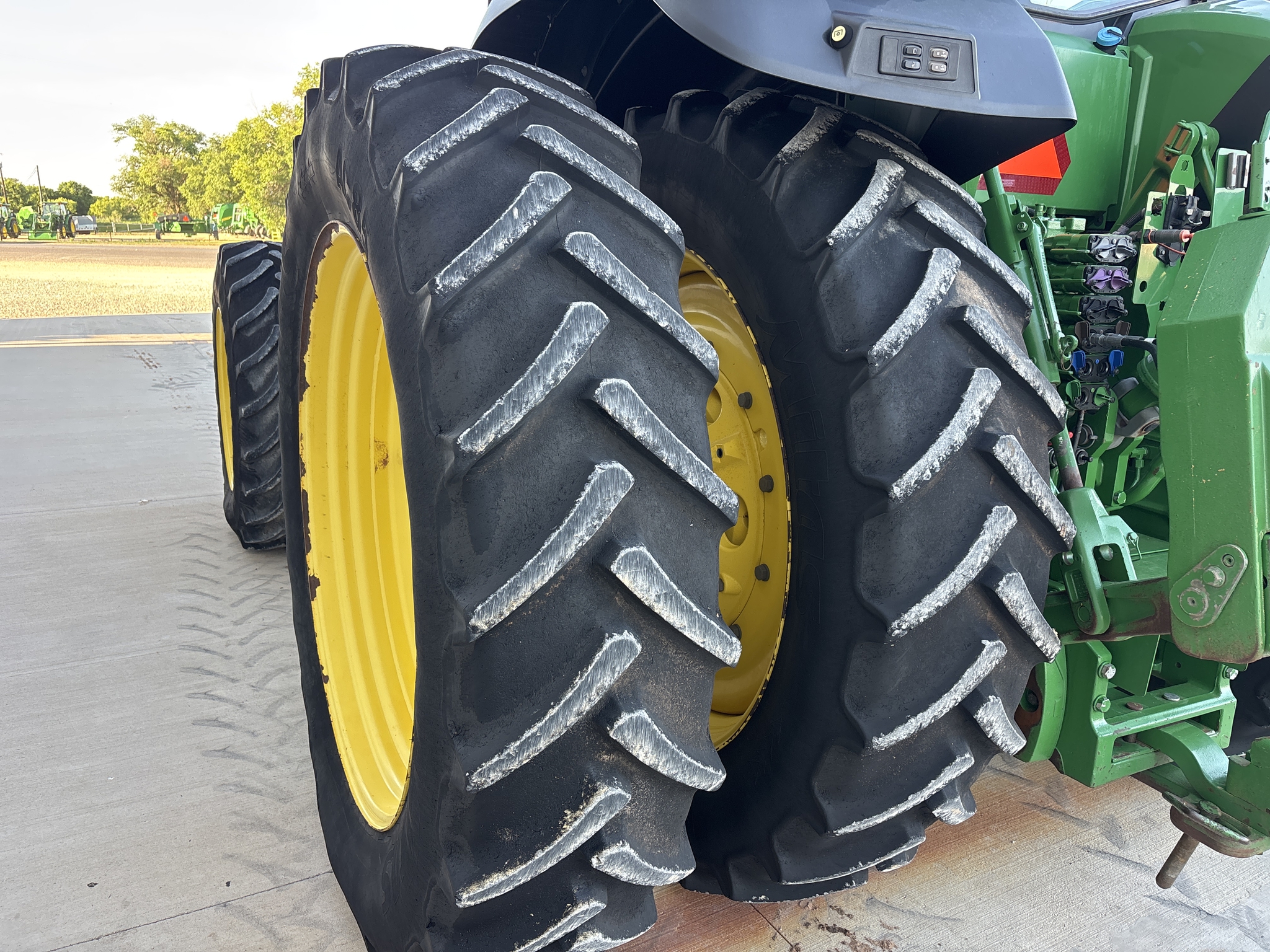 2021 John Deere 8R 310 Image 43