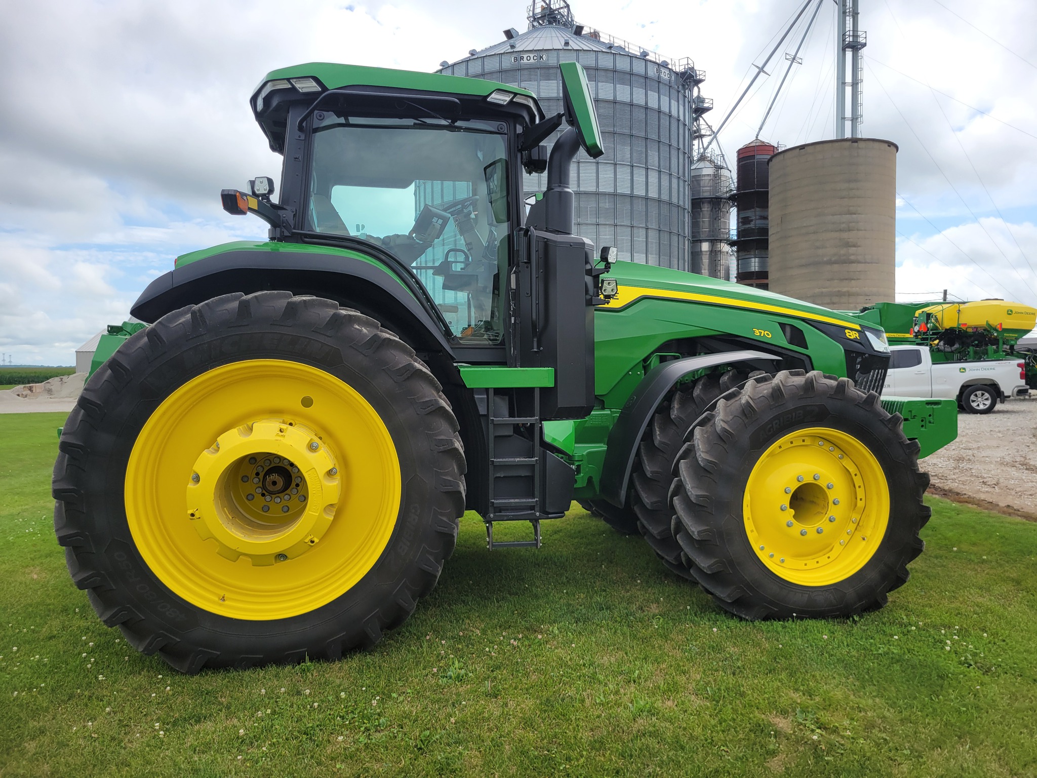  2024 John Deere 8R 370 at Heritage Tractor in Roanoke, IL