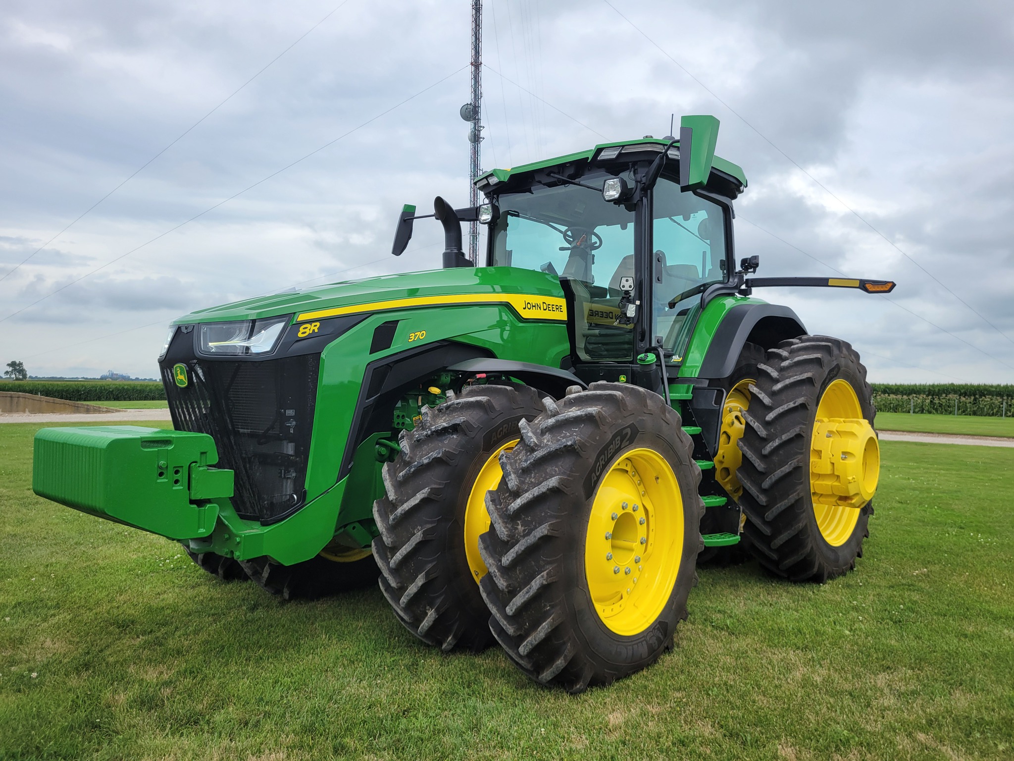 2024 John Deere 8R 370 at Heritage Tractor in Roanoke, IL