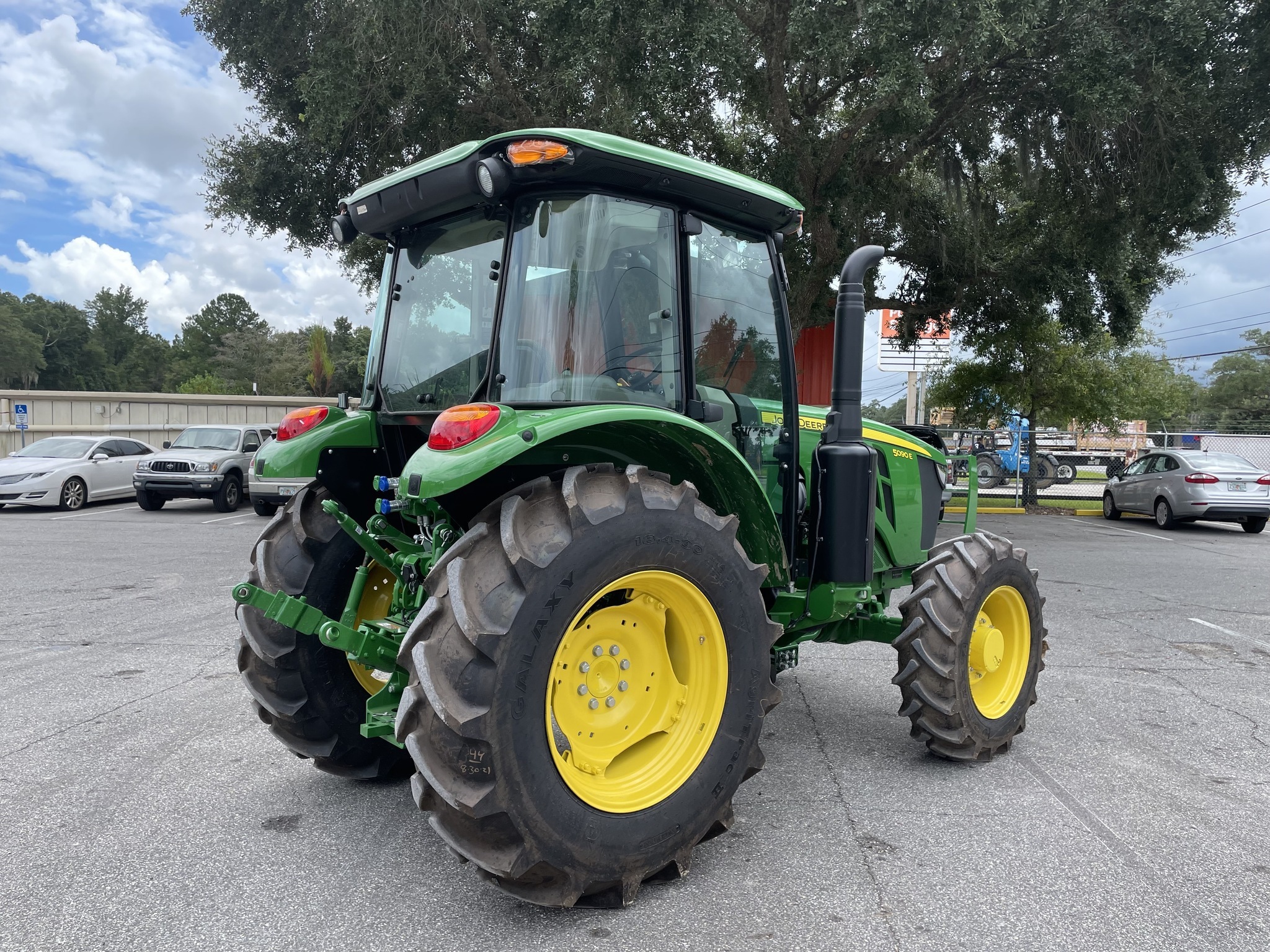 2025 John Deere 5090E Image 4