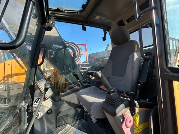 2020 Volvo ECR145EL-6