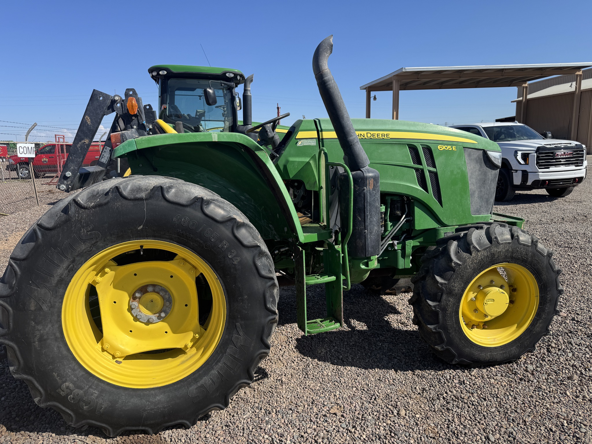 2020 John Deere 6105E Image 2
