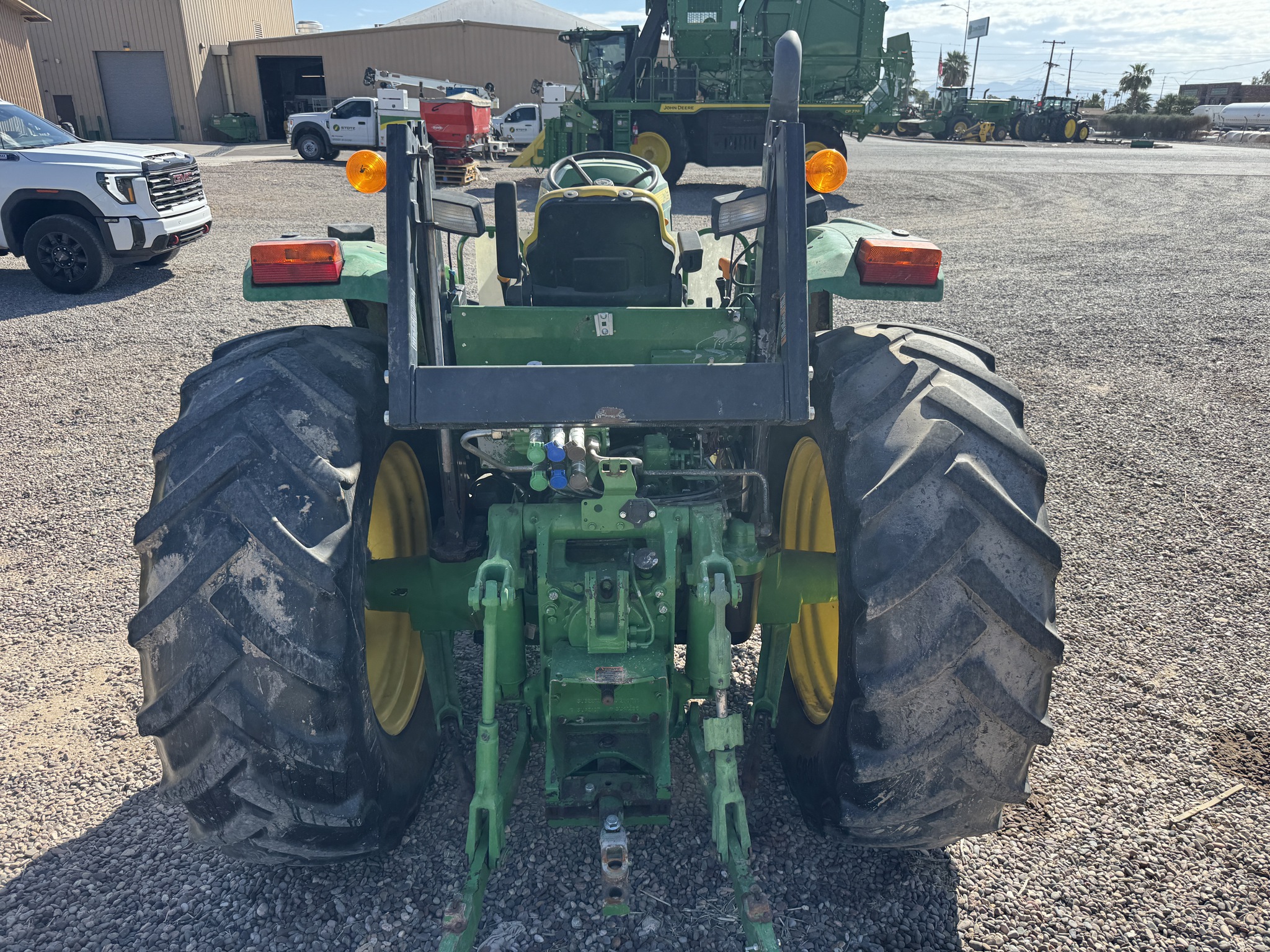 2020 John Deere 6105E Image 5