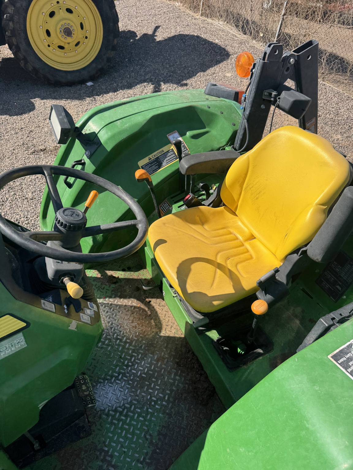 2020 John Deere 6105E Image 8