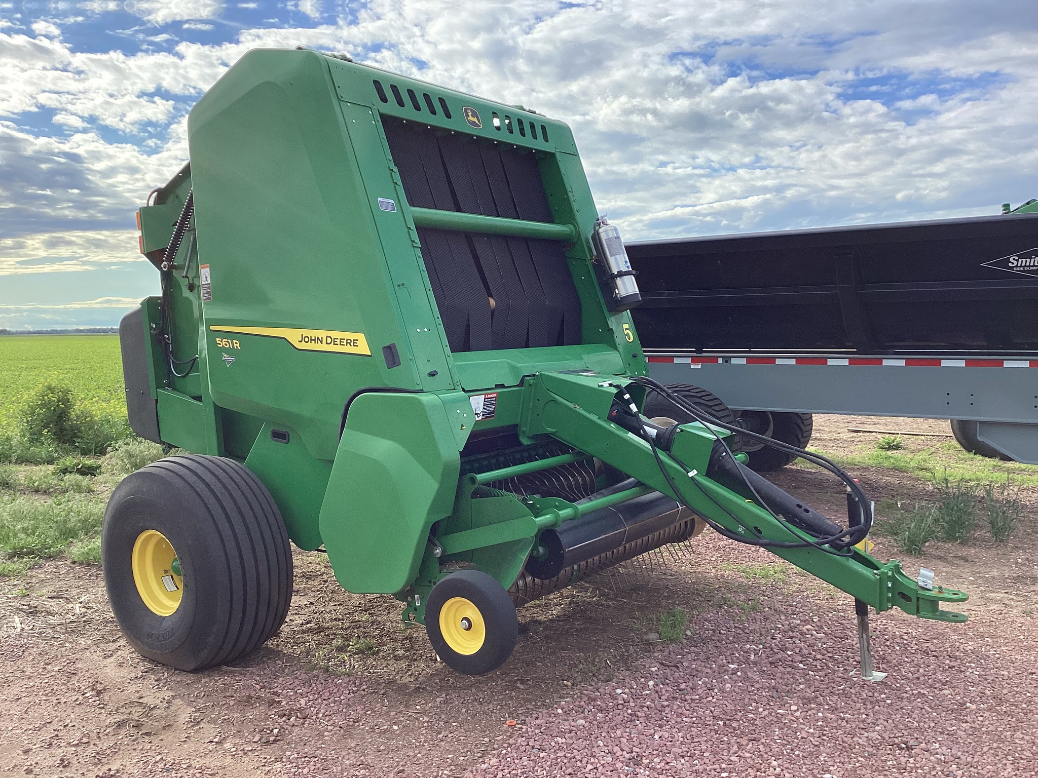 2024 John Deere 561R Image 3