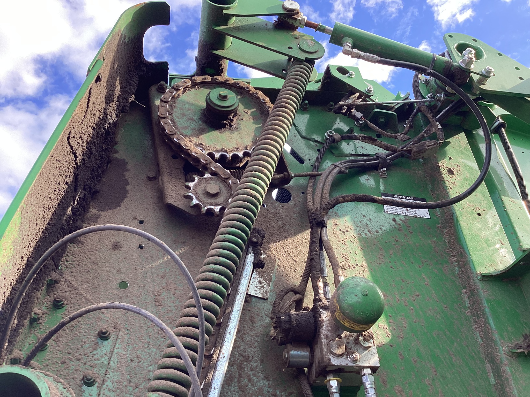 2024 John Deere 561R Image 24