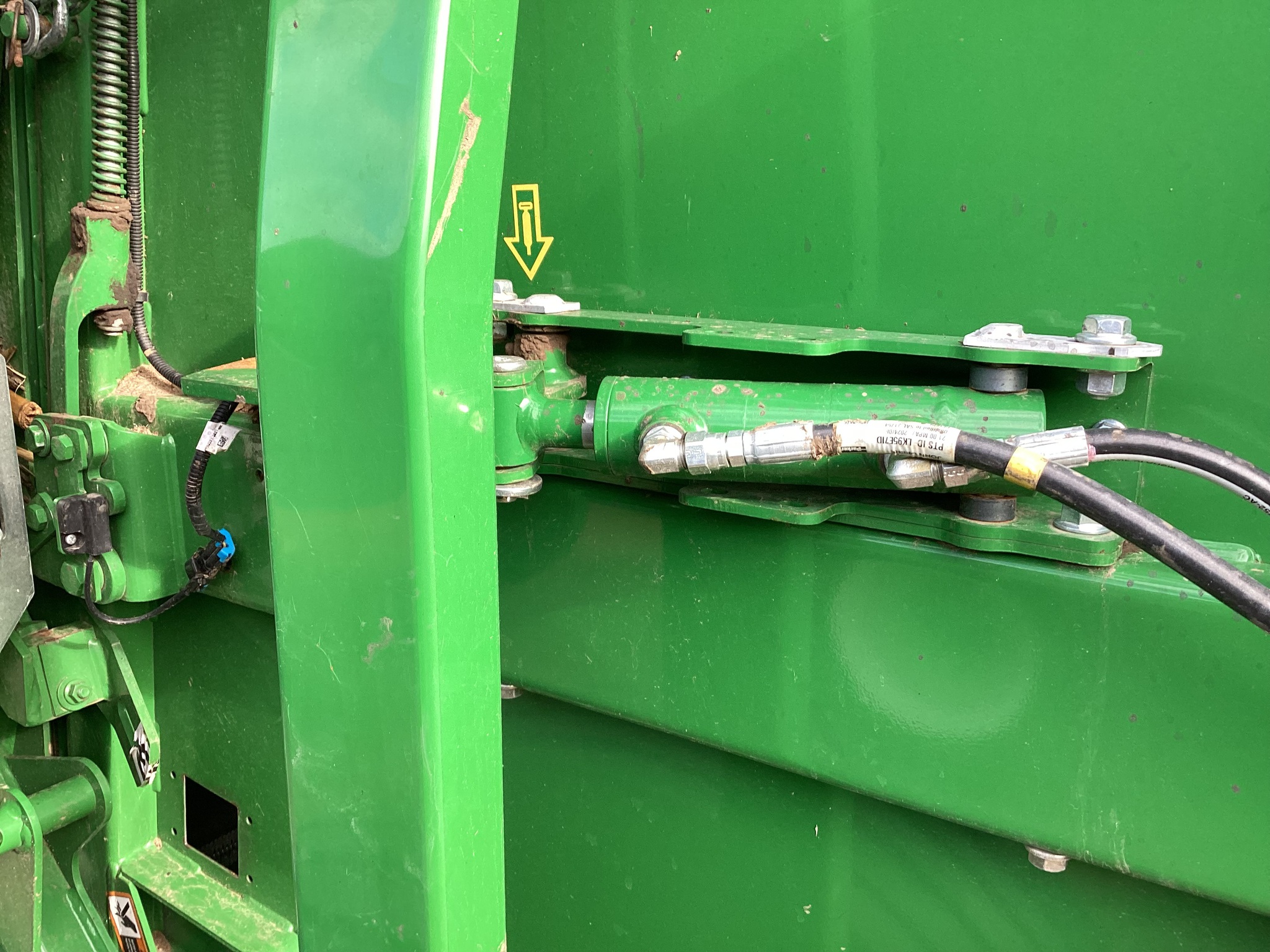 2024 John Deere 561R Image 28