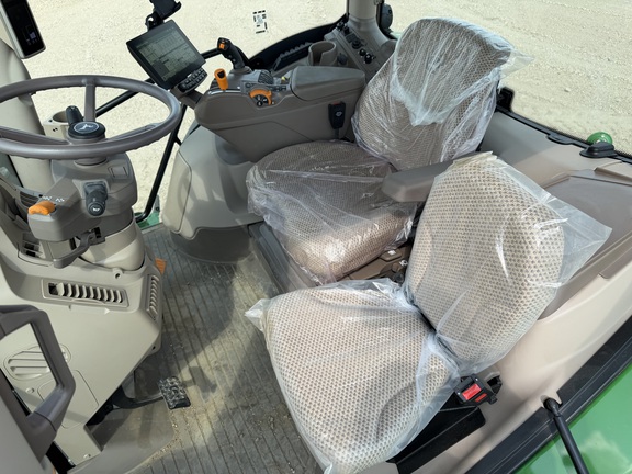 2025 John Deere 6R 155 - Photo29