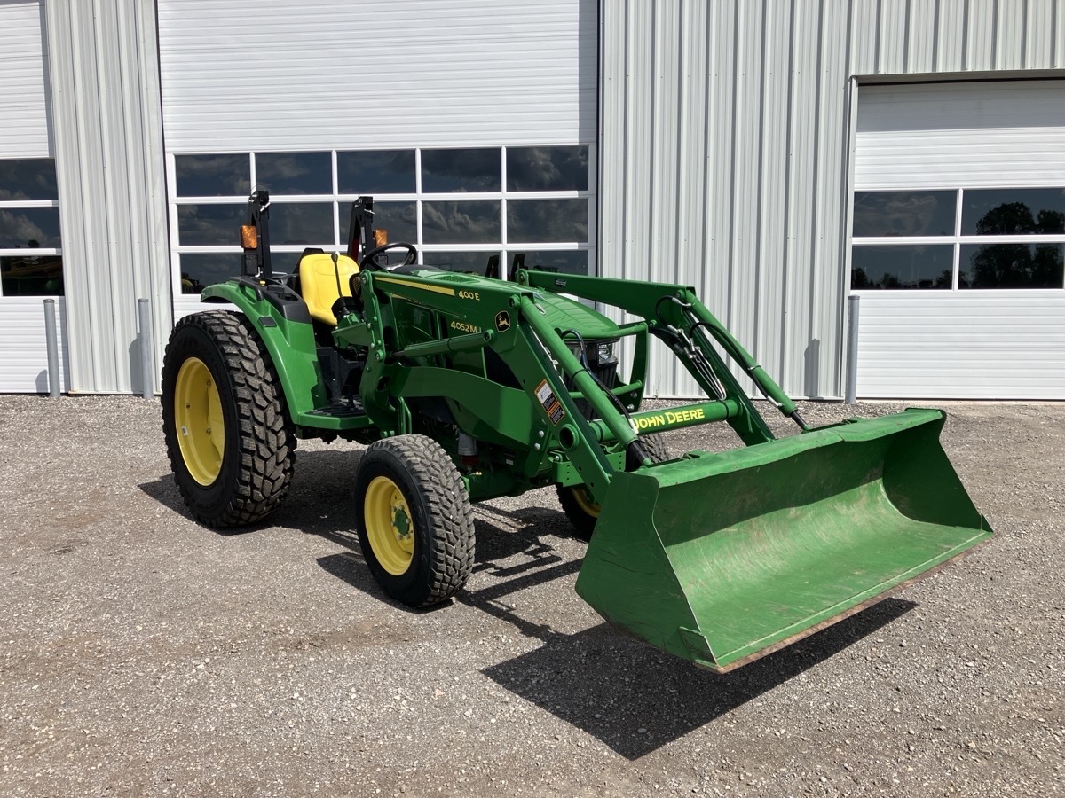 2019 John Deere 4052M Image 3