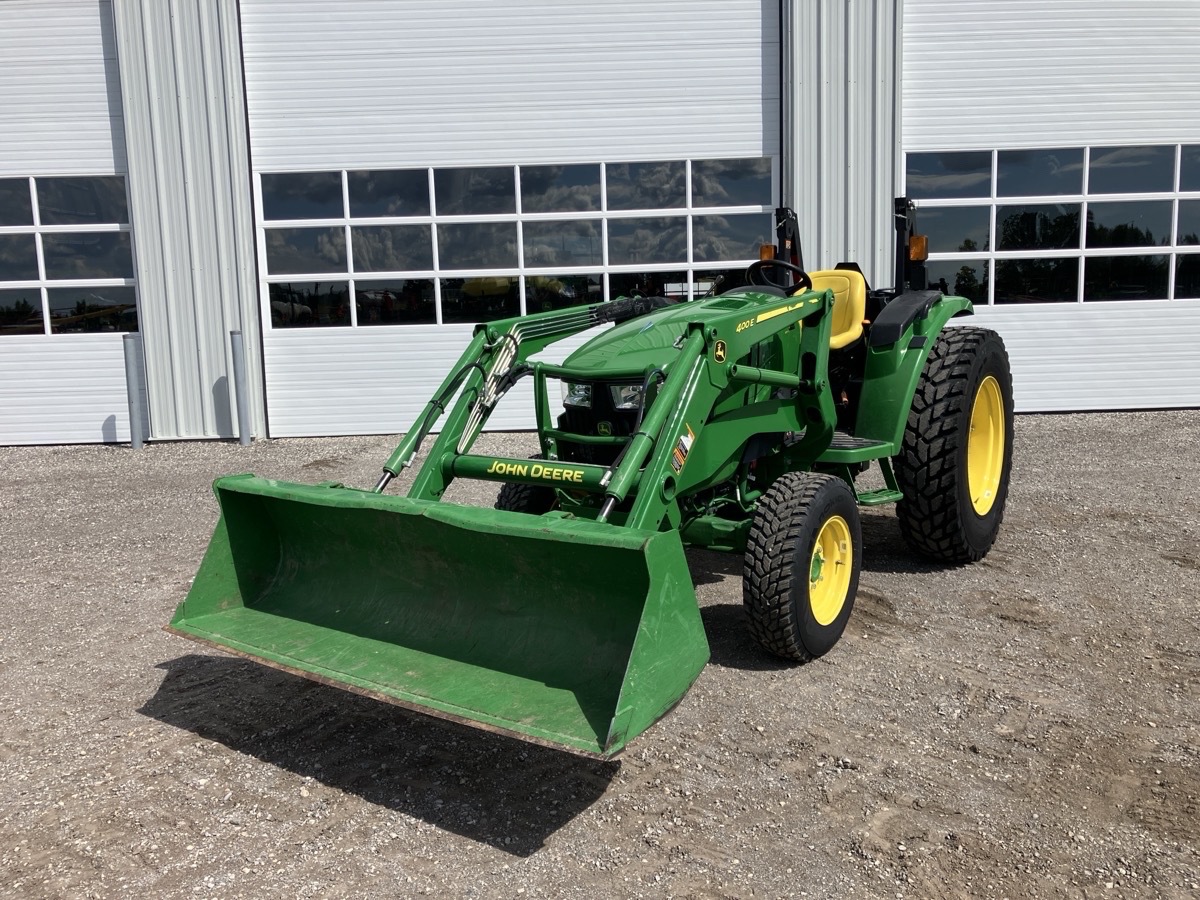 2019 John Deere 4052M Image 4