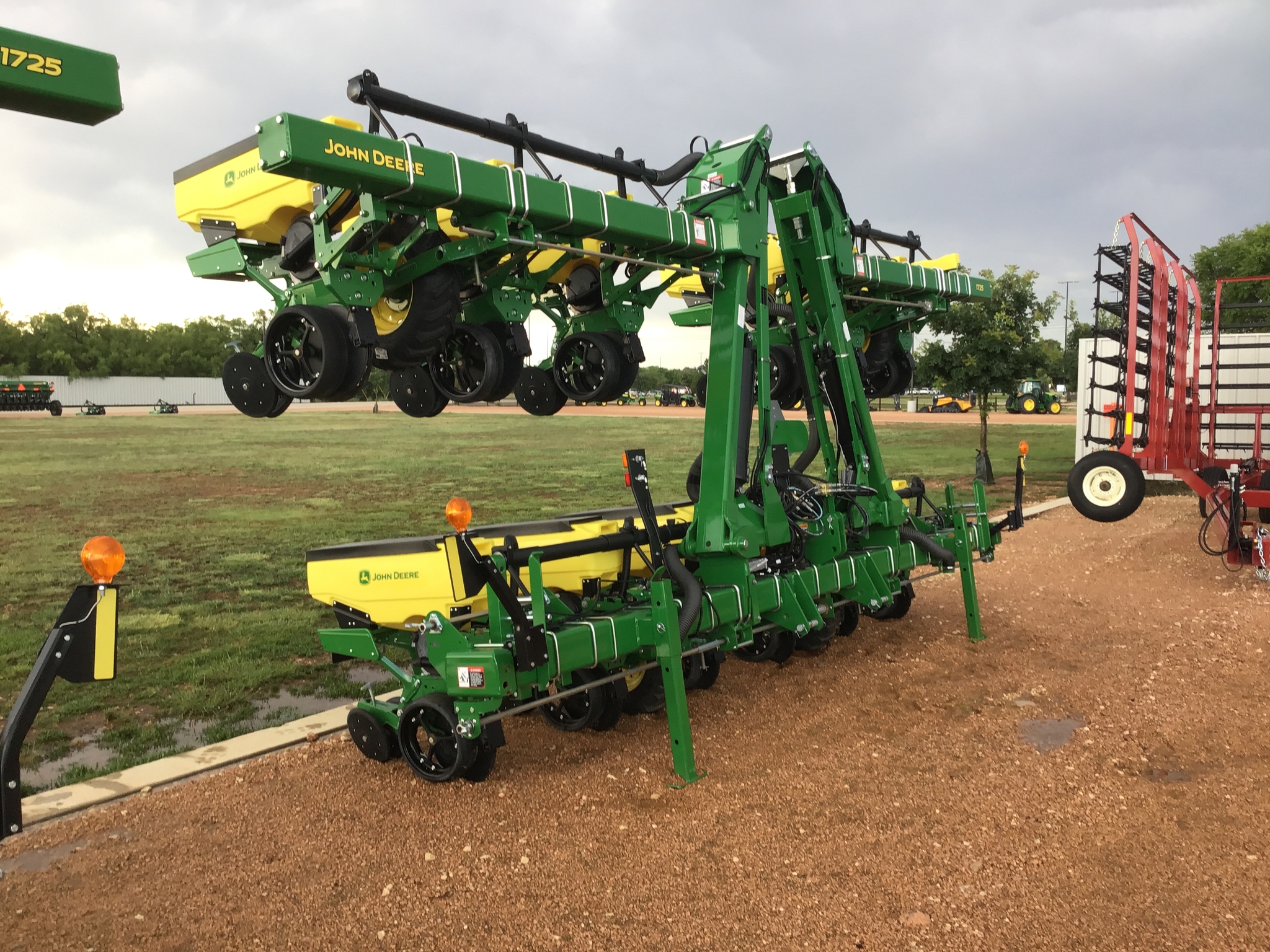 2024 John Deere 1725 Image 2