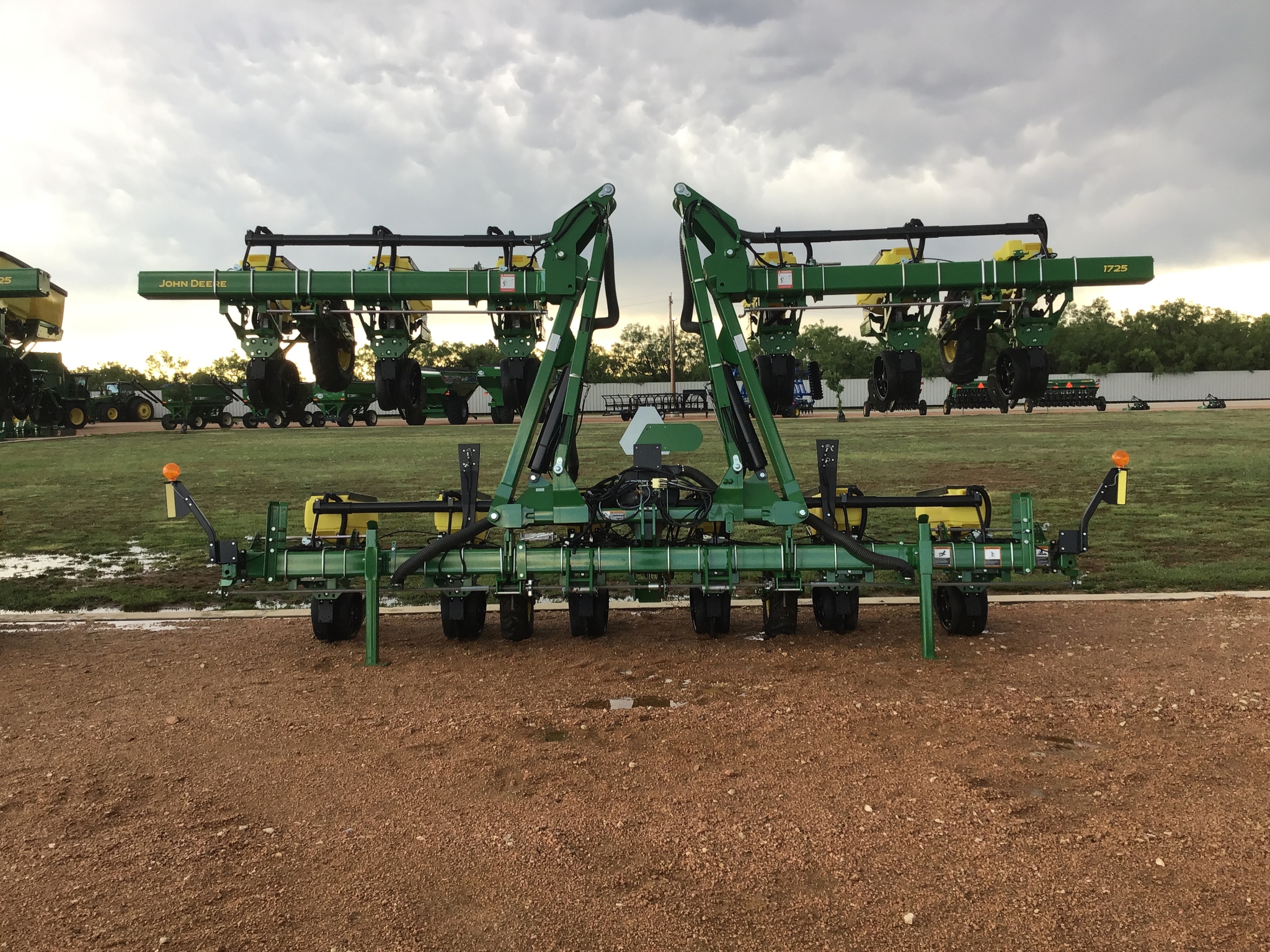 2024 John Deere 1725 Image 1