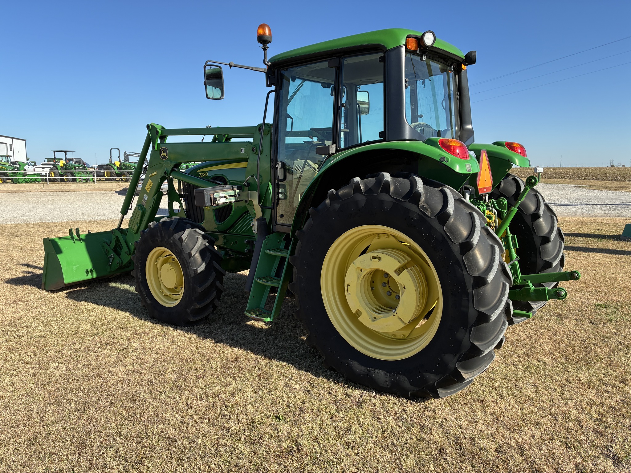 2012 John Deere 7230 Image 3