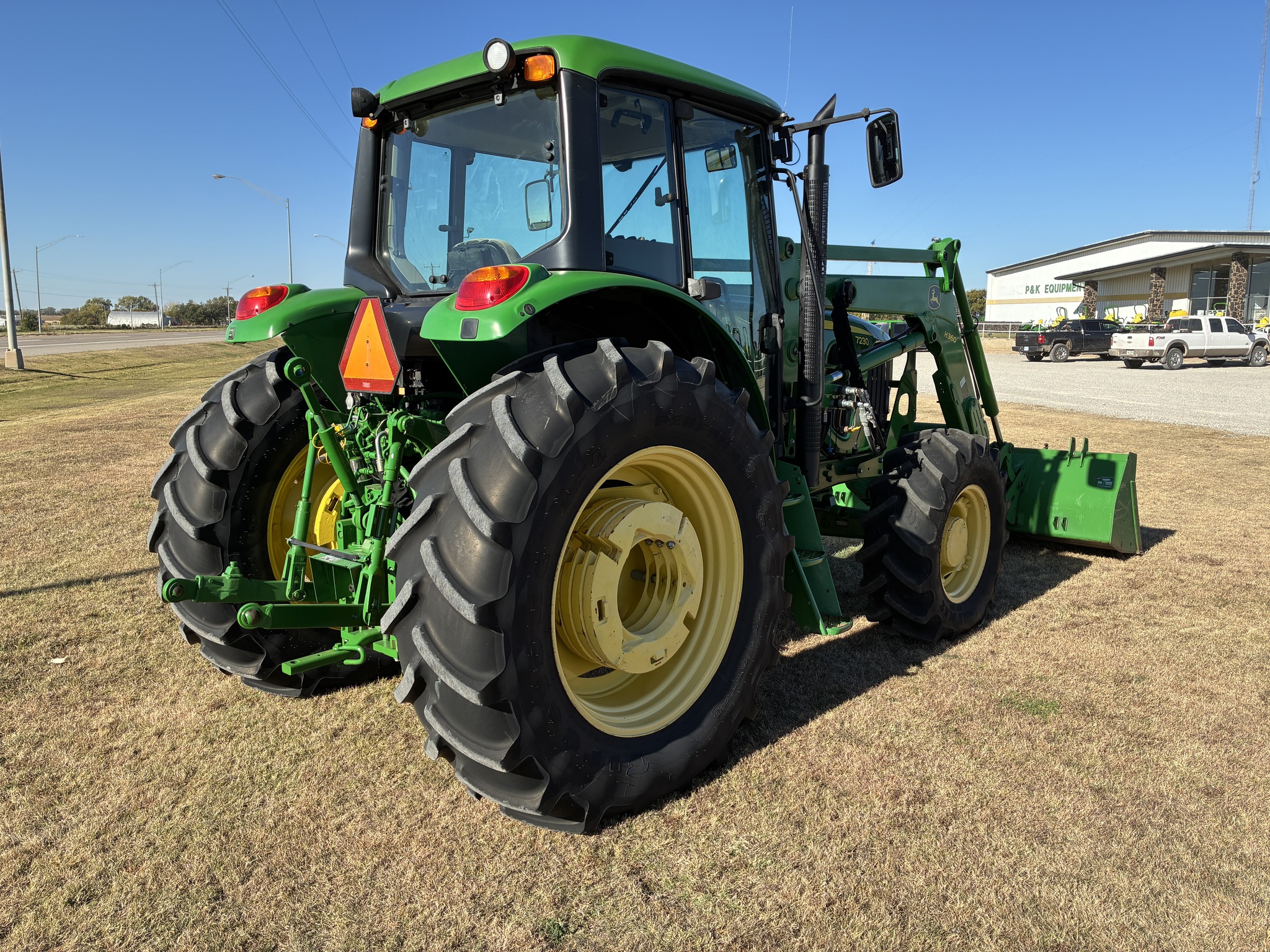 2012 John Deere 7230 Image 5