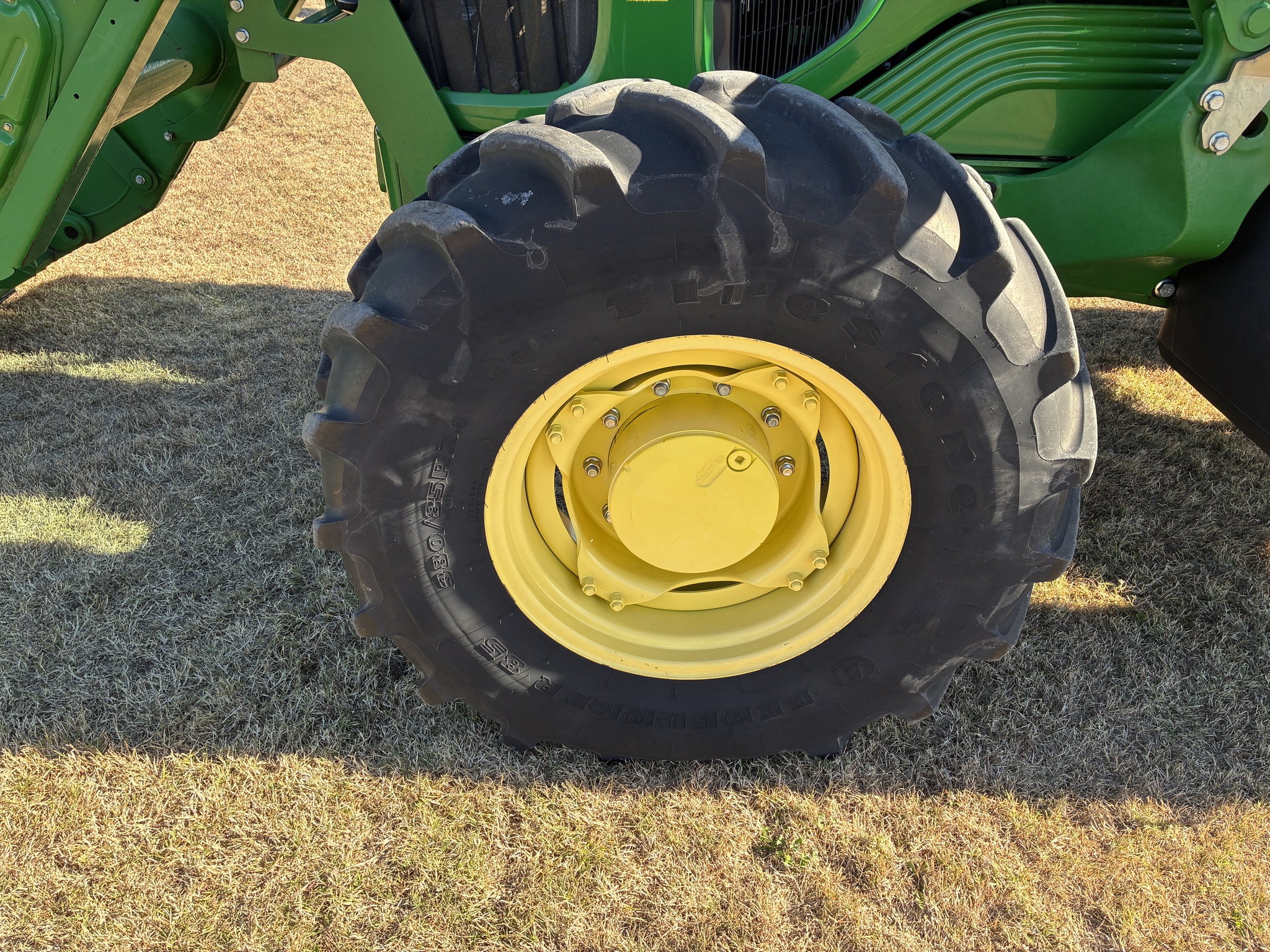 2012 John Deere 7230 Image 9