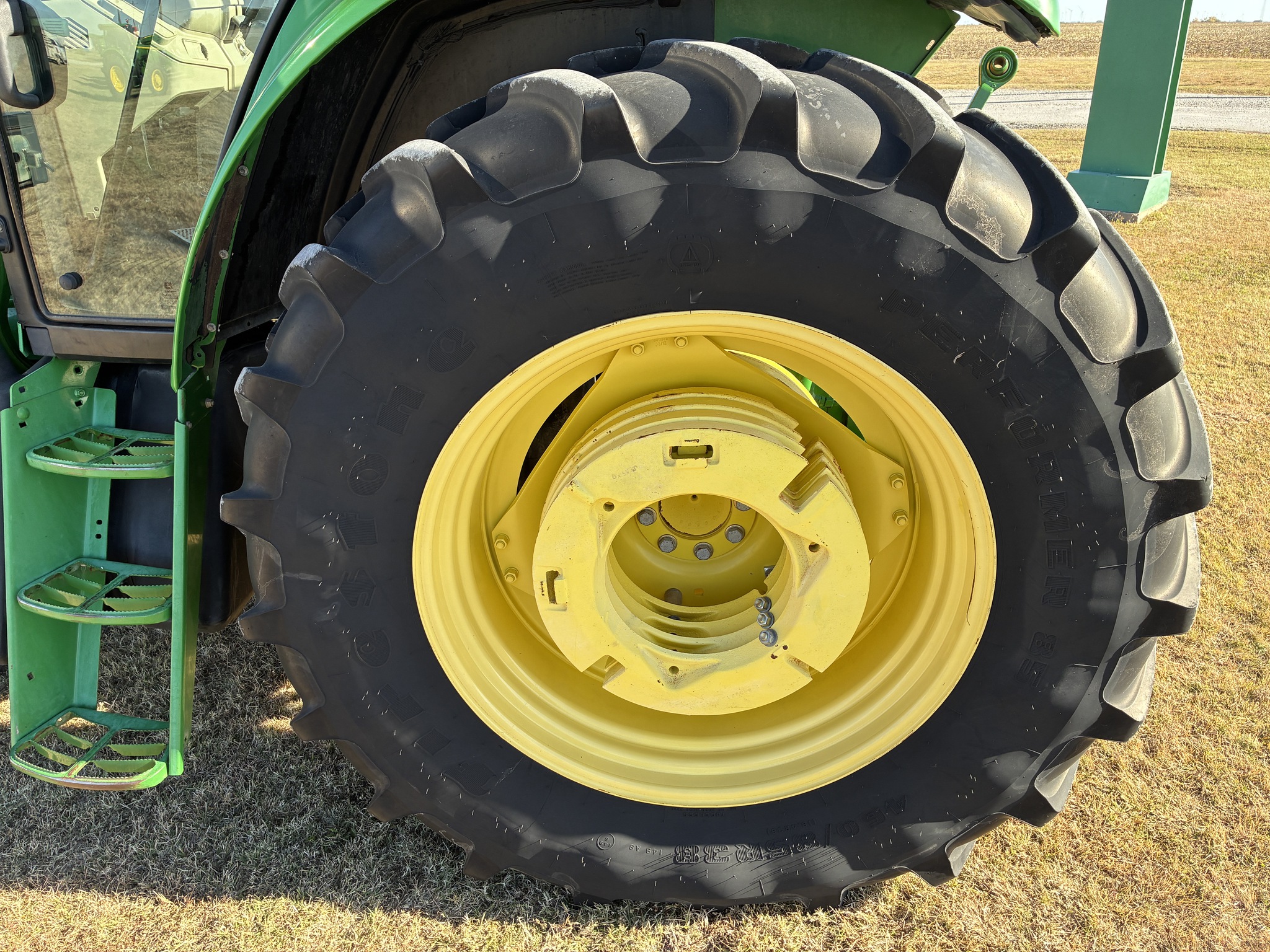 2012 John Deere 7230 Image 13