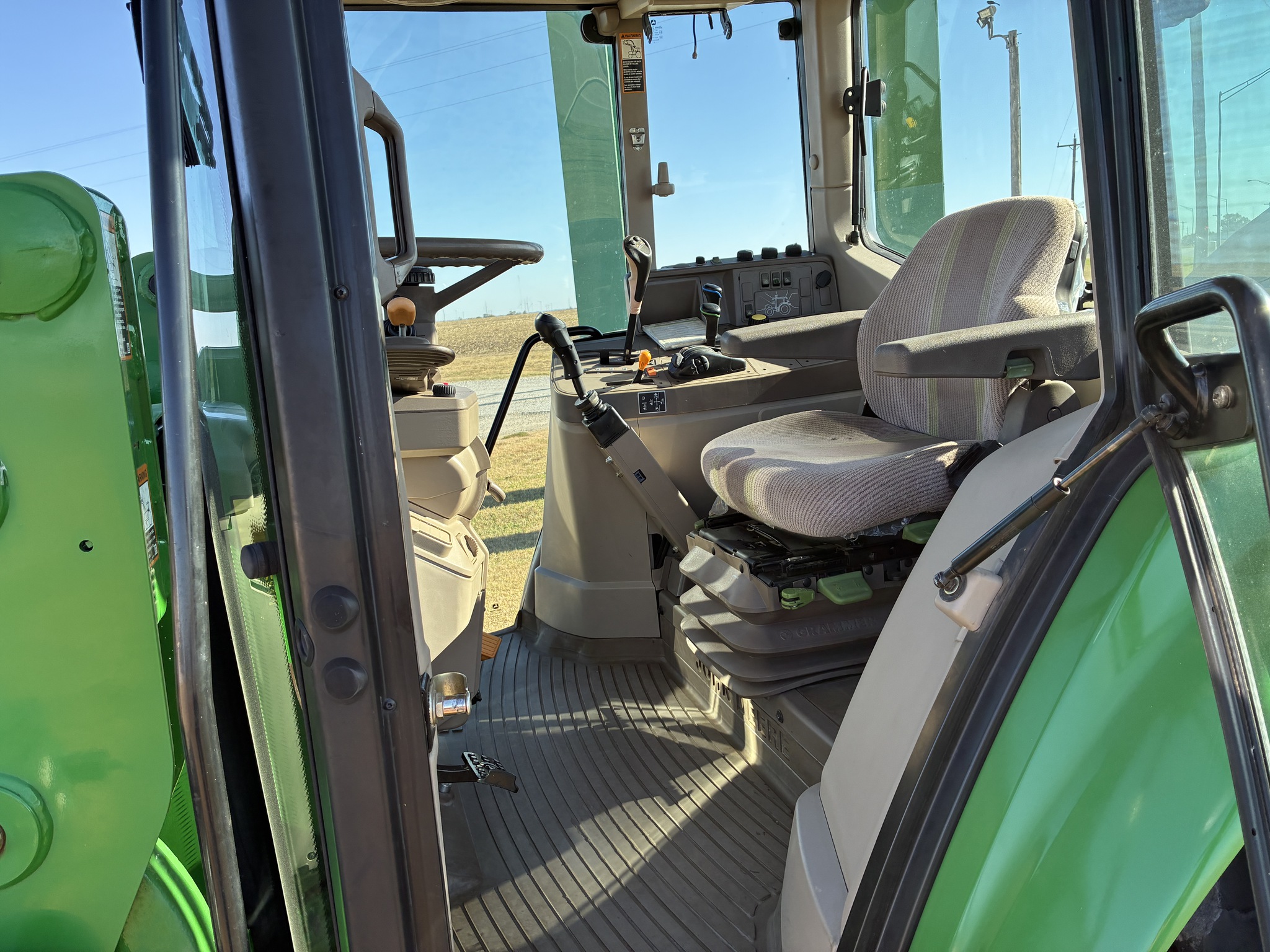 2012 John Deere 7230 Image 24