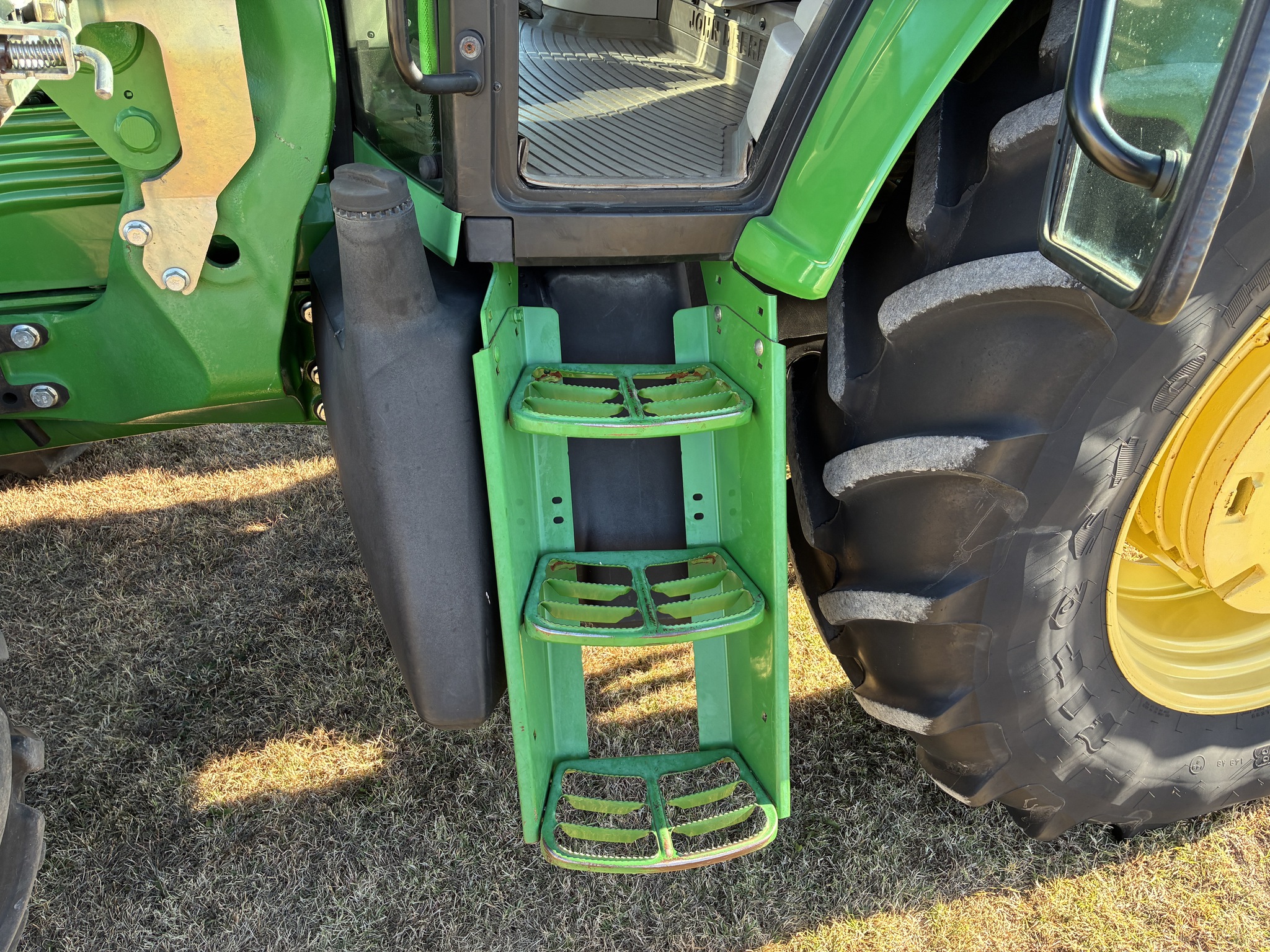 2012 John Deere 7230 Image 23