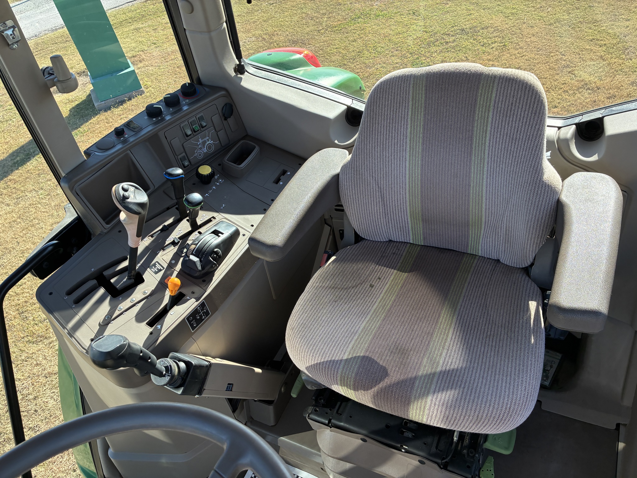 2012 John Deere 7230 Image 27