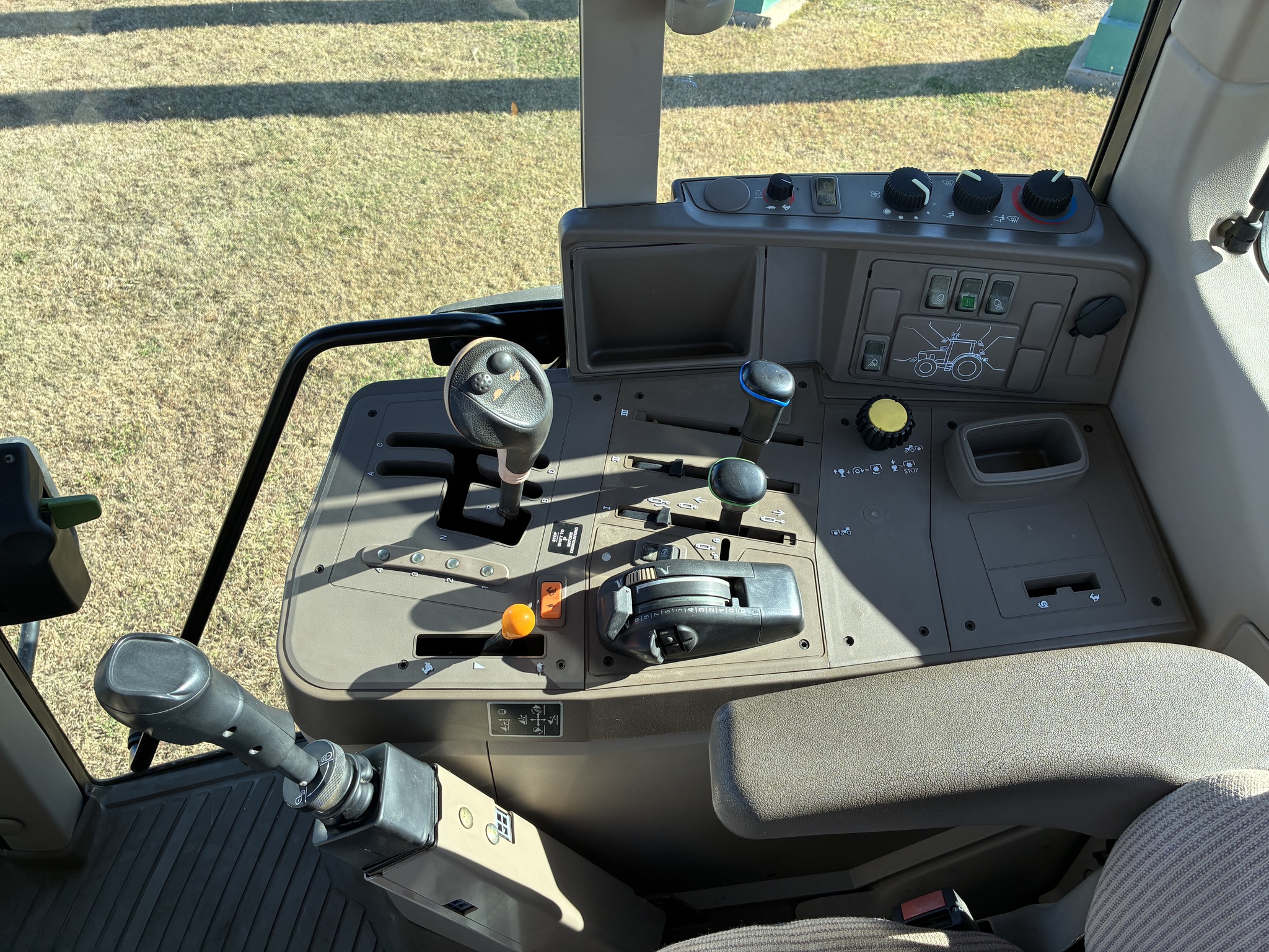 2012 John Deere 7230 Image 29