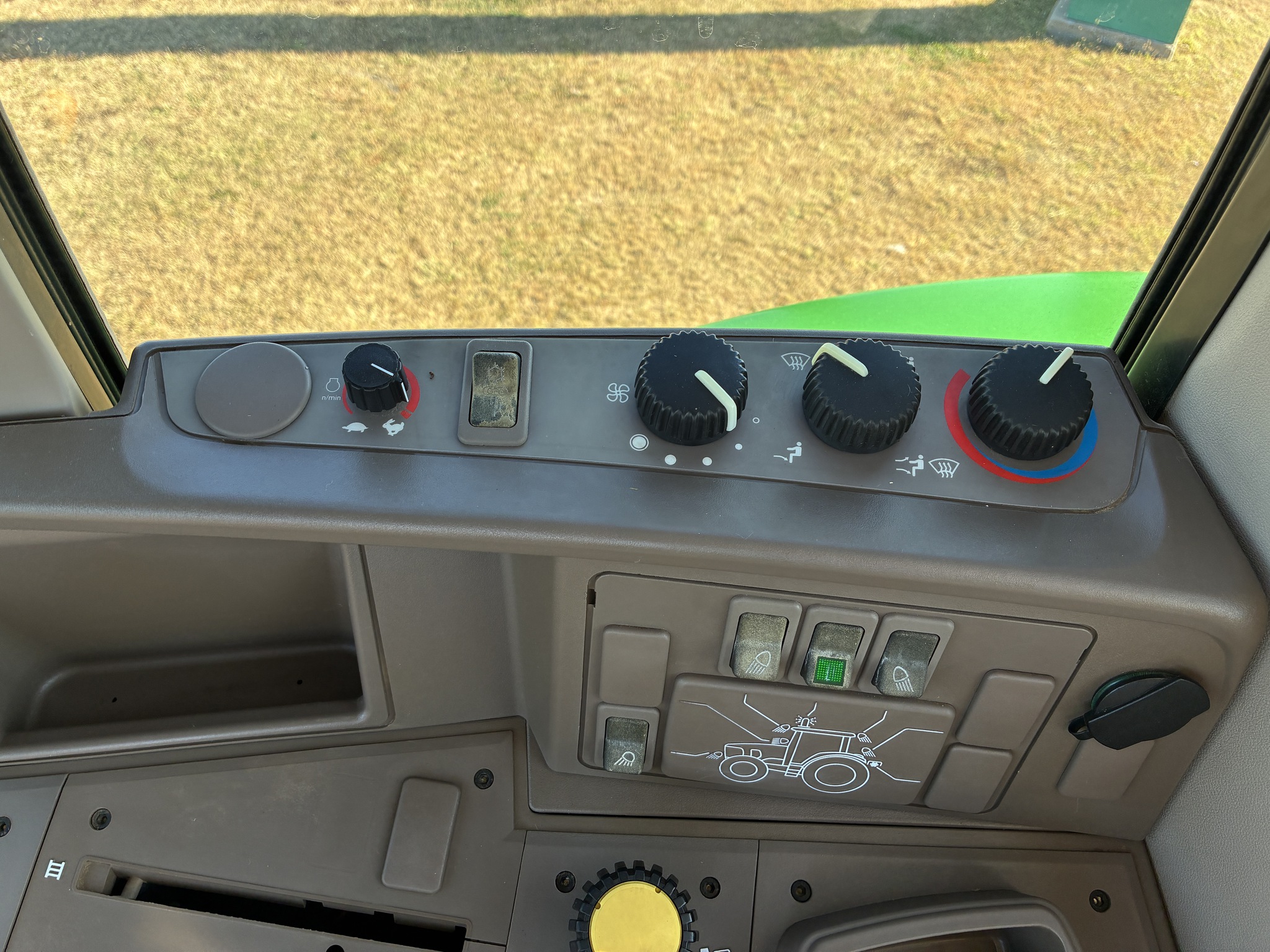 2012 John Deere 7230 Image 31