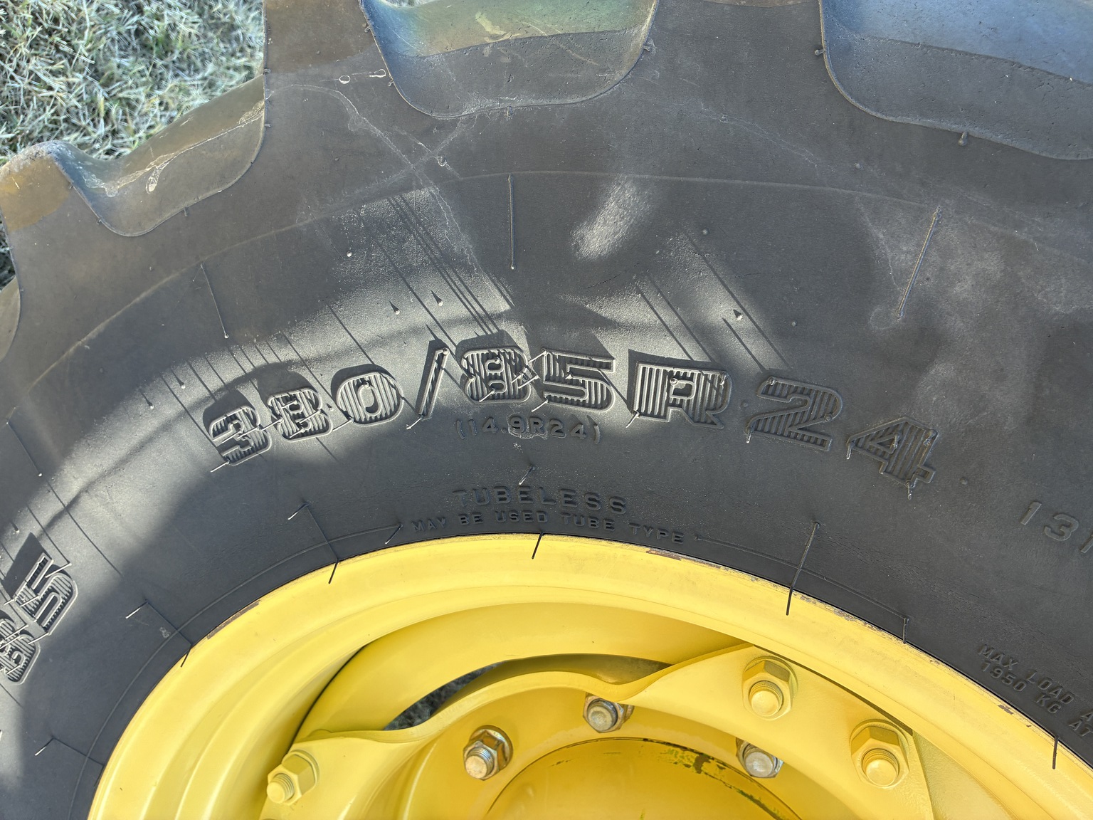 2012 John Deere 7230 Image 11