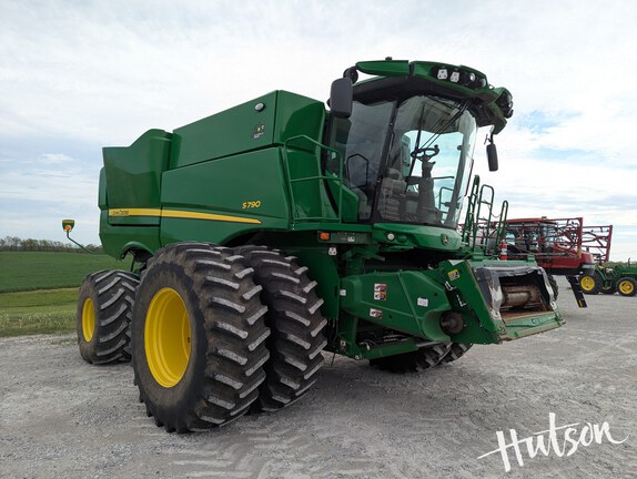 Photo of 2022 John Deere S790