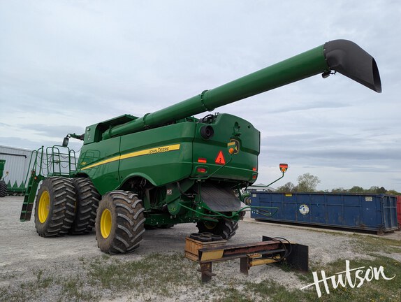 Photo of 2022 John Deere S790