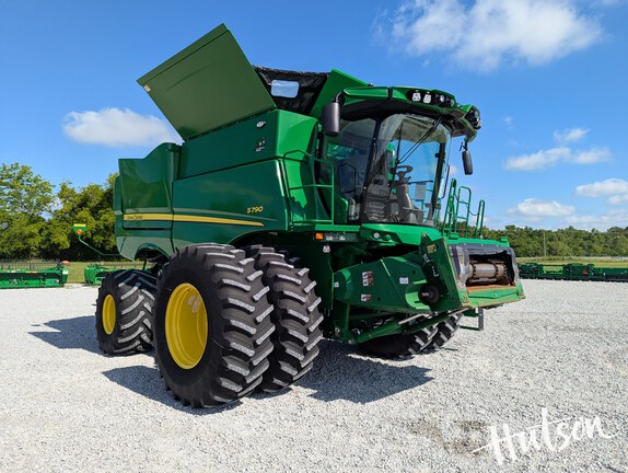Photo of 2022 John Deere S790