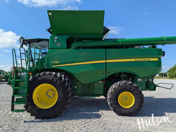 Photo of 2022 John Deere S790