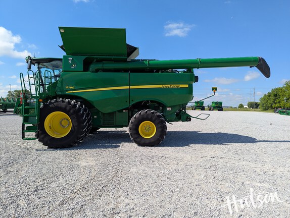 Photo of 2022 John Deere S790