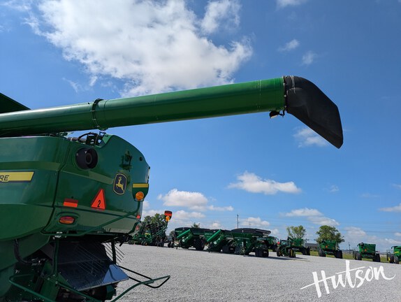 Photo of 2022 John Deere S790