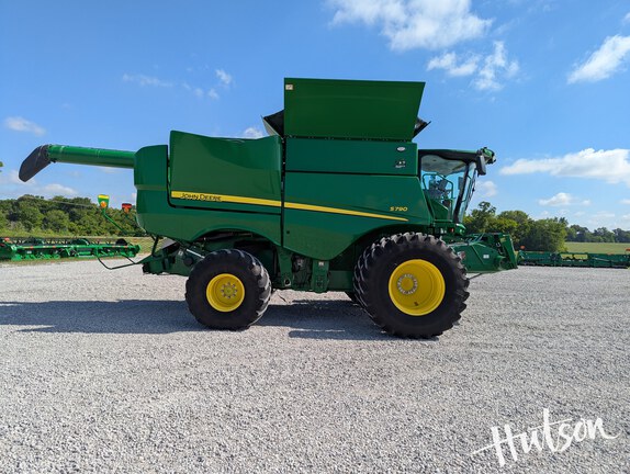 Photo of 2022 John Deere S790