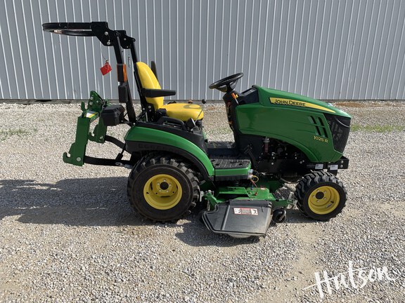 Photo of 2017 John Deere 1025R