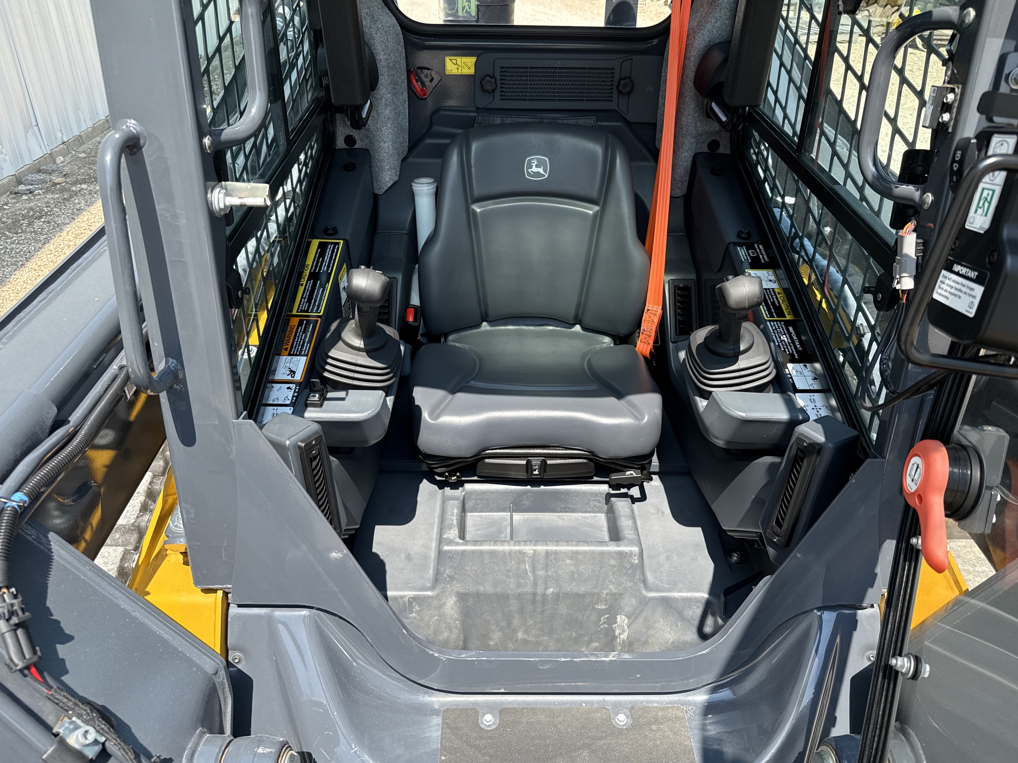 2023 John Deere 325G Image 14