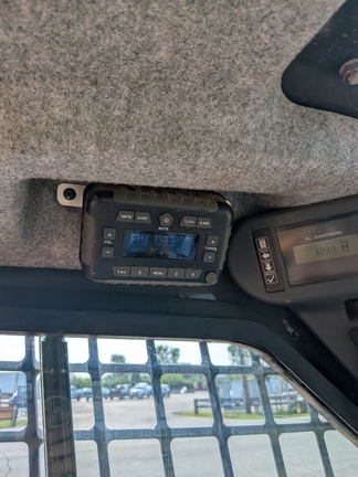 2022 John-Deere 317G