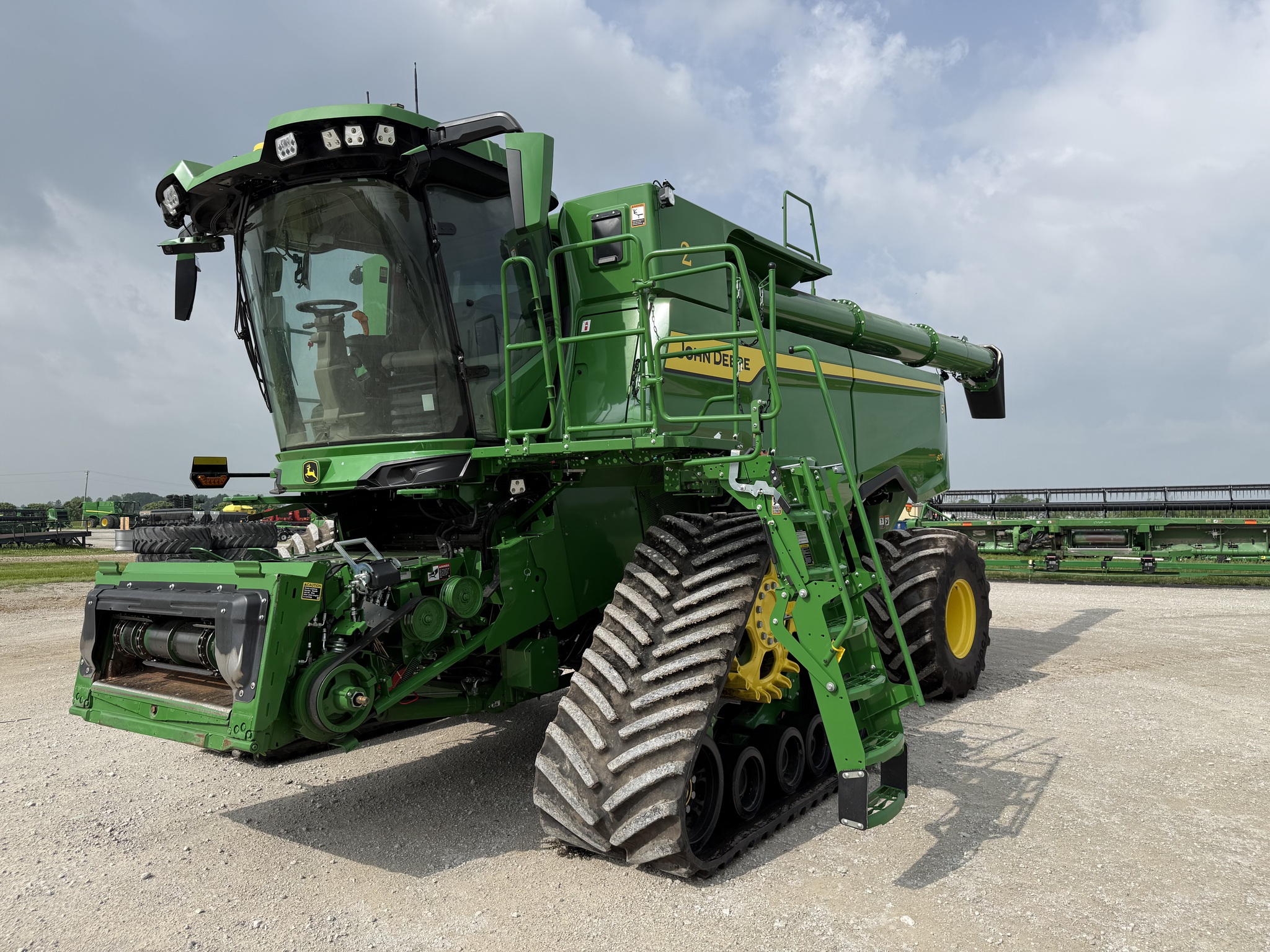  2025 John Deere S7 800 at Heritage Tractor in Nevada, MO