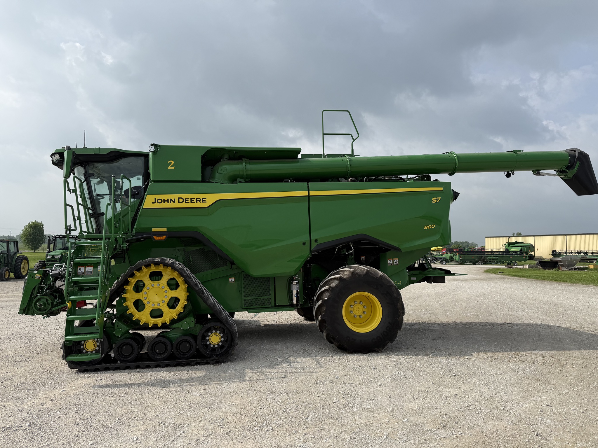  2025 John Deere S7 800 at Heritage Tractor in Nevada, MO