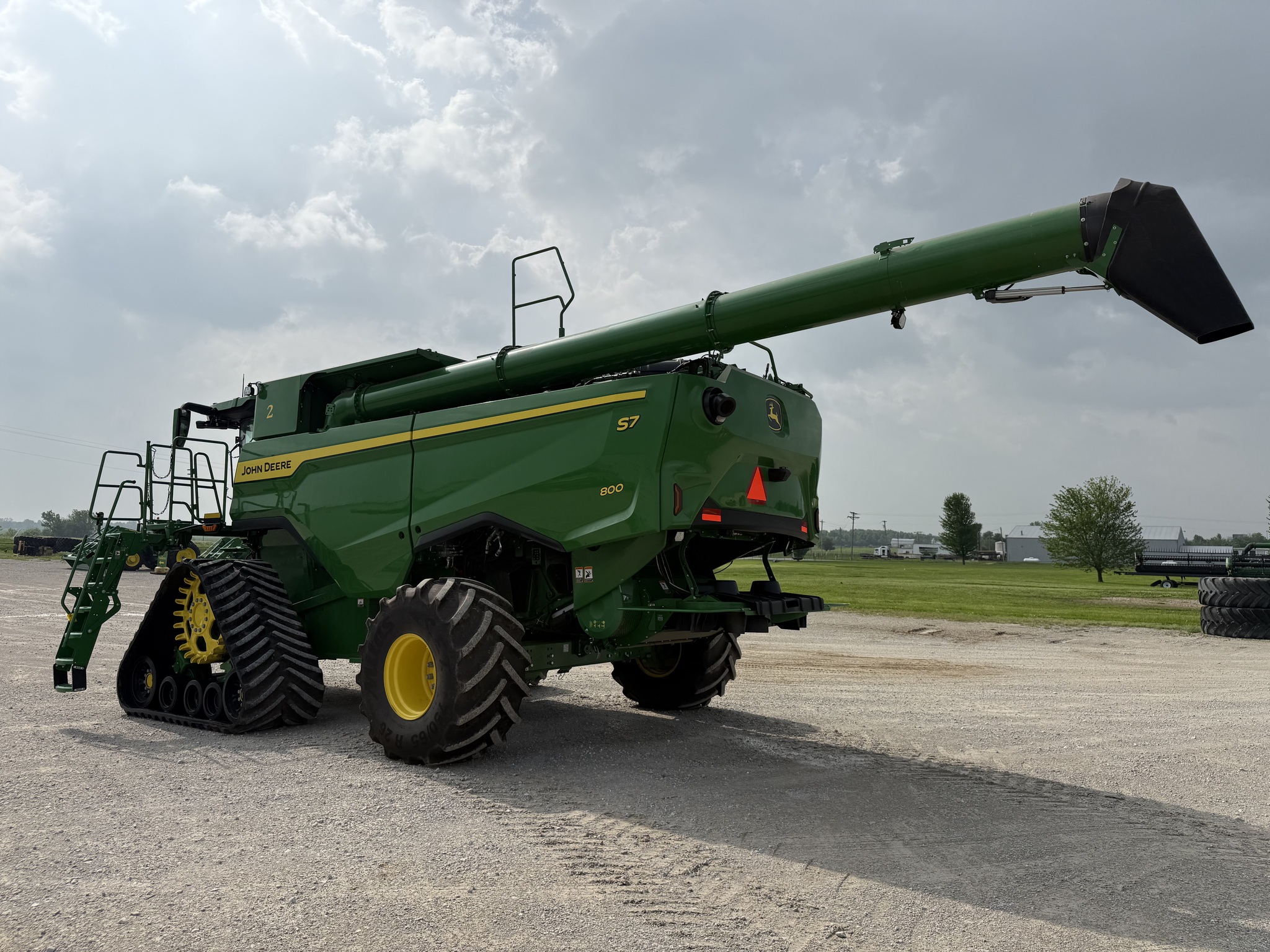 2025 John Deere S7 800 at Heritage Tractor in Nevada, MO
