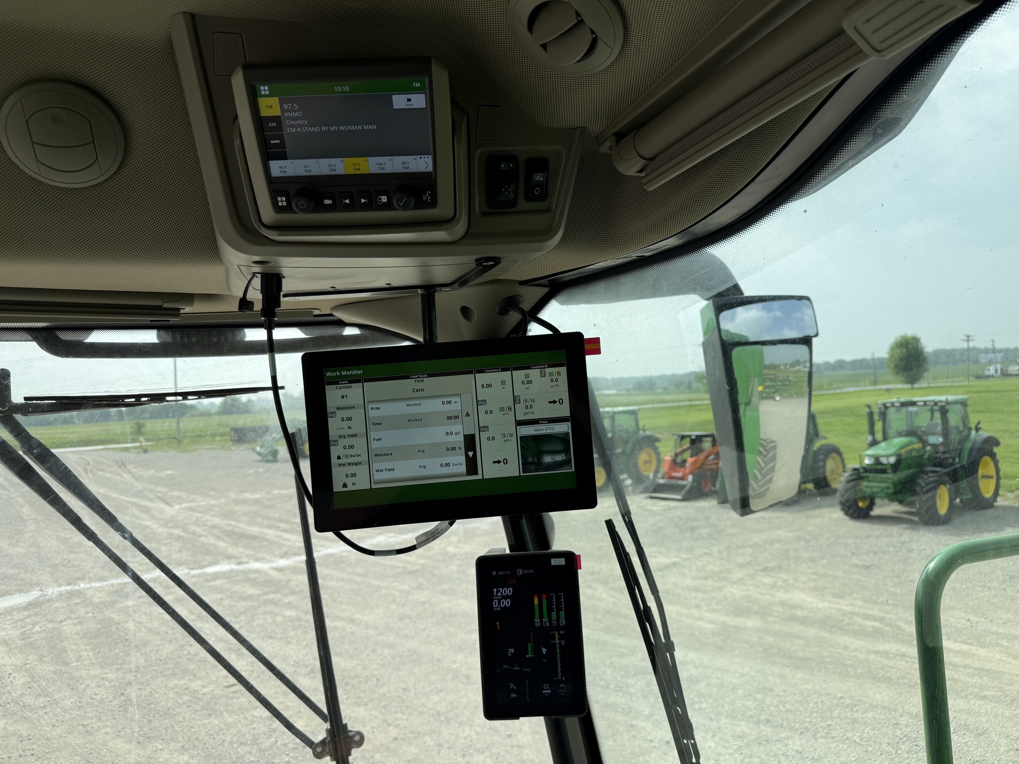  2025 John Deere S7 800 at Heritage Tractor in Nevada, MO