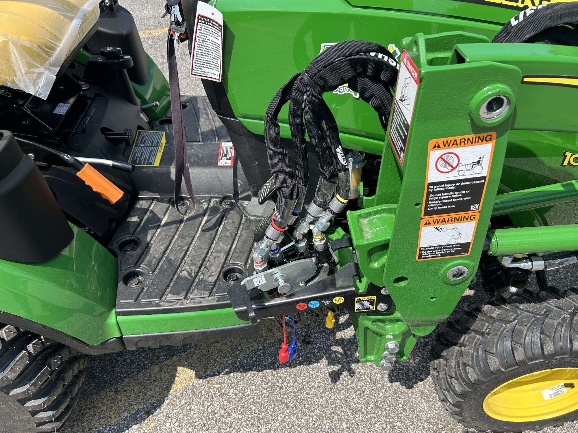 2025 John Deere 1025R Image 9