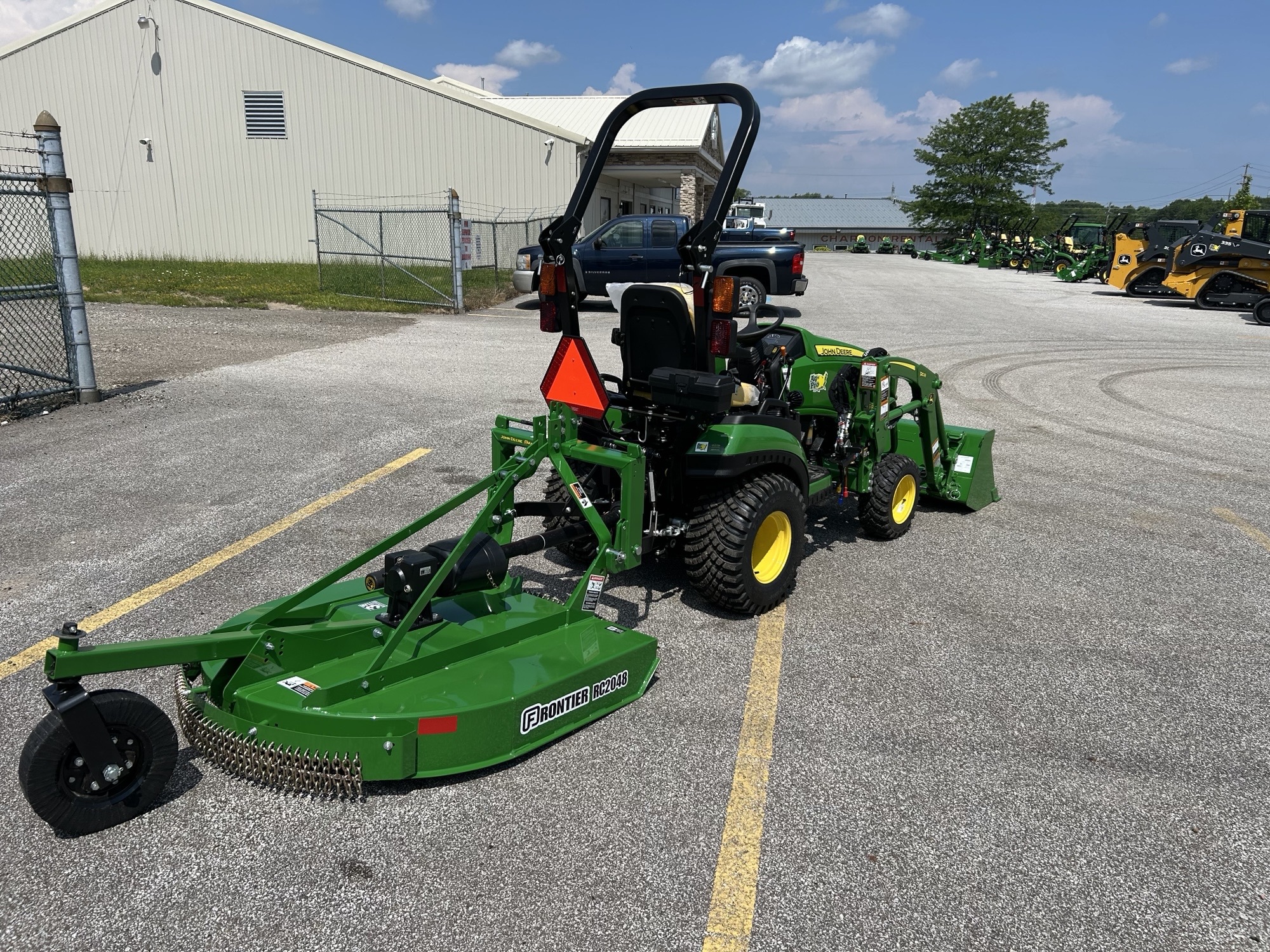 2025 John Deere 1025R Image 6
