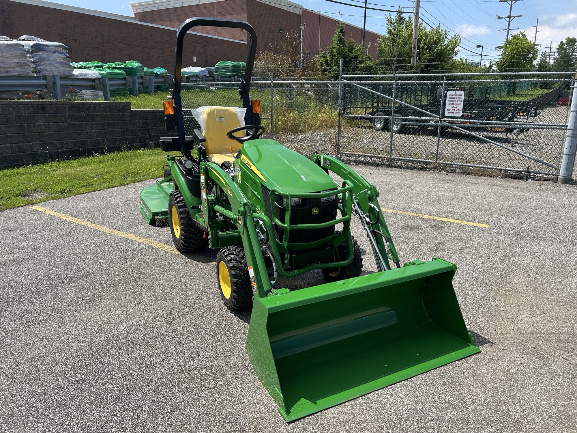 2025 John Deere 1025R Image 3